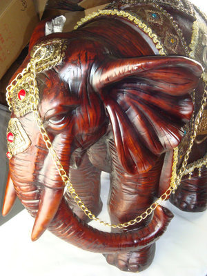 招財進寶，家居添彩——探訪天津市河西區(qū)歐飾美家工藝品經銷中心的特大號樹脂象擺件